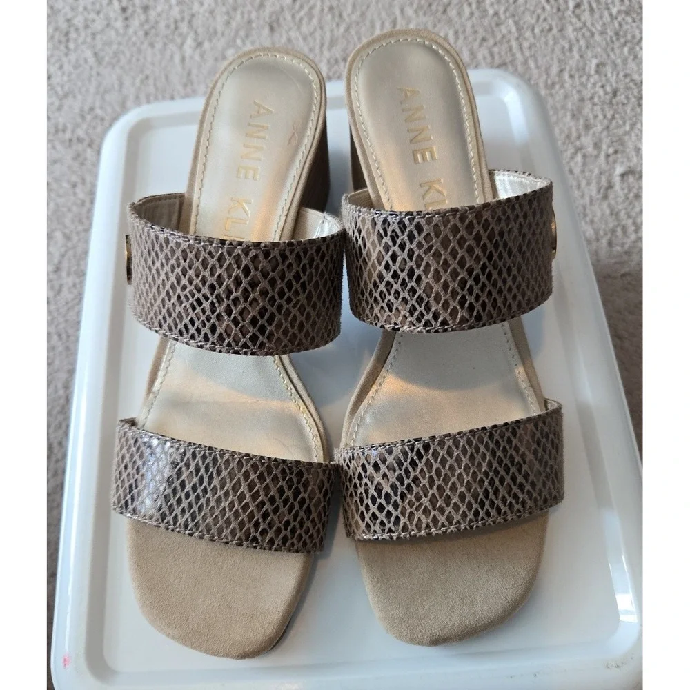 Anne Klein Sandals snake designs Size 9 1/2 , 2 1/2 inch heels‎ Tan & Brown